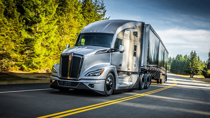 el-motor-de-mexico-kenworth-mexicana-presenta-su-distintivo-hecho-en-mexico